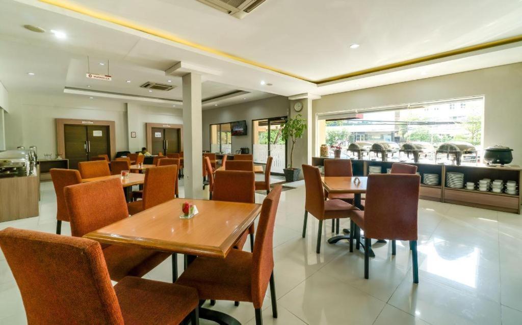 Sofyan Hotel Soepomo Jakarta Exterior photo